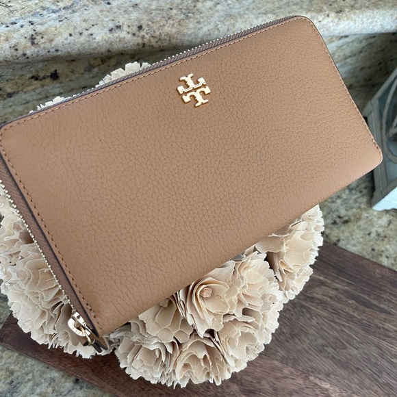 New ❤️ Tory Burch LEATHER ZIP CONTINENTAL WALLET - Picture 2 of 7